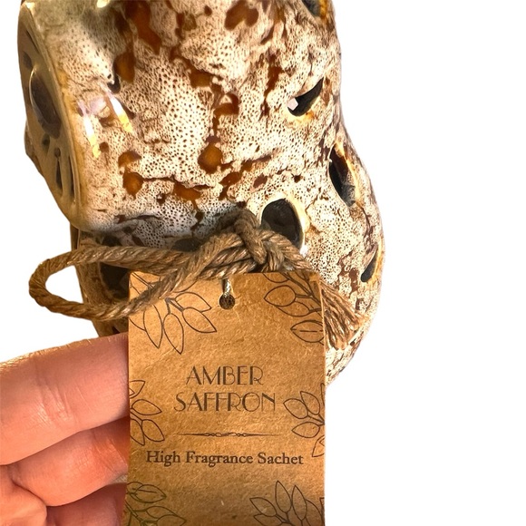 Amber Saffron Ceramic Owl with High Fragrance Sachet - Picture 3 of 4